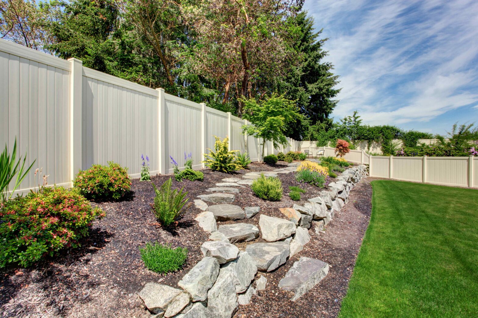 Photo of a Northern Sarasota FL vinyl fence